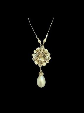 Austrian crystal rhinestones and pearl pendant necklace